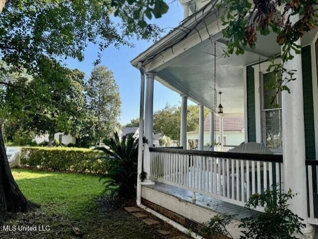 206 Linton Ave, Natchez, MS 39120 - view of yard with covered porch