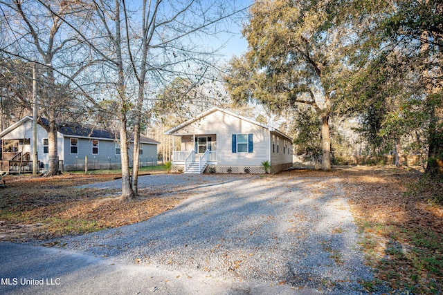 view of front of property featuring a porch and driveway