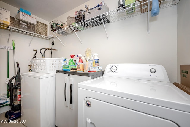 laundry room with washing machine and clothes dryer