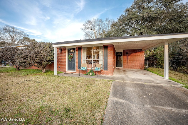 view of front of property with a front yard and a carport