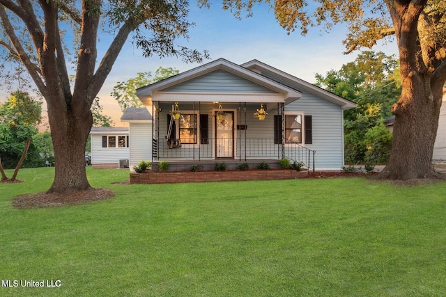 1264 28th St, Gulfport, MS 39501 - view of front facade featuring a front lawn, a porch, and cooling unit