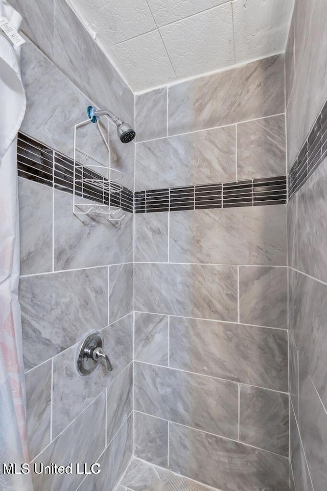 1264 28th St, Gulfport, MS 39501 - full bathroom featuring tiled shower