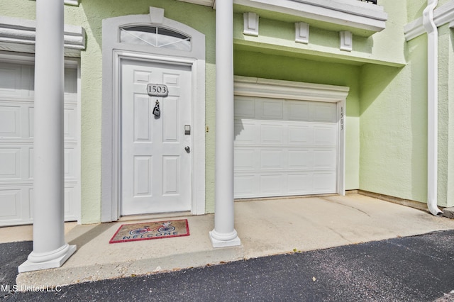 view of exterior entry with stucco siding