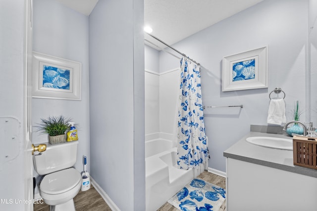 full bathroom featuring toilet, shower / bath combo with shower curtain, vanity, wood finished floors, and baseboards