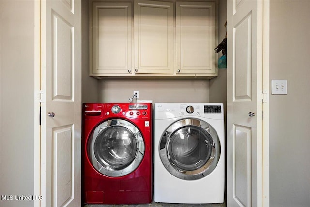 laundry room featuring cabinets and independent washer and dryer