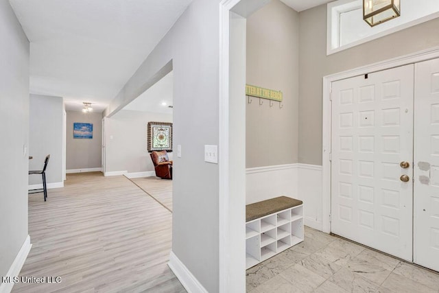 foyer entrance featuring baseboards