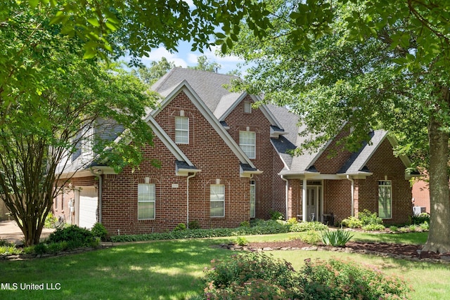 2375 Cumberland Dr, Southaven, MS 38672 - traditional-style house featuring brick siding, a front lawn, a garage, and roof with shingles