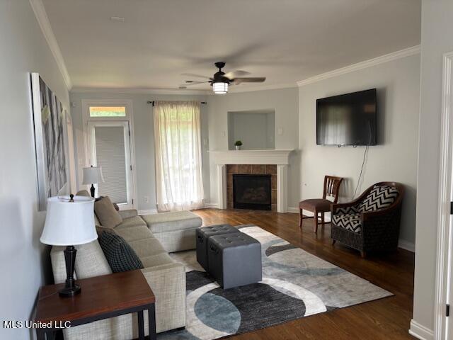 220 Forked Creek Pkwy, Hernando, MS 38632 - living area with ornamental molding, a ceiling fan, dark wood-style floors, a fireplace, and baseboards