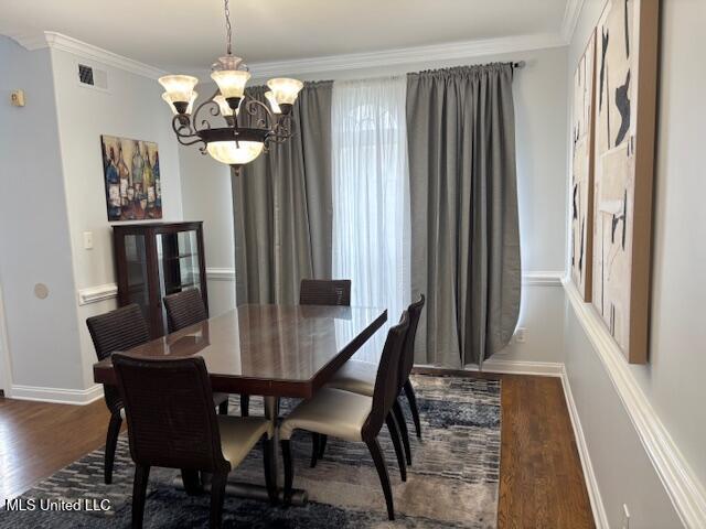 220 Forked Creek Pkwy, Hernando, MS 38632 - dining space featuring a chandelier, wood finished floors, ornamental molding, and baseboards