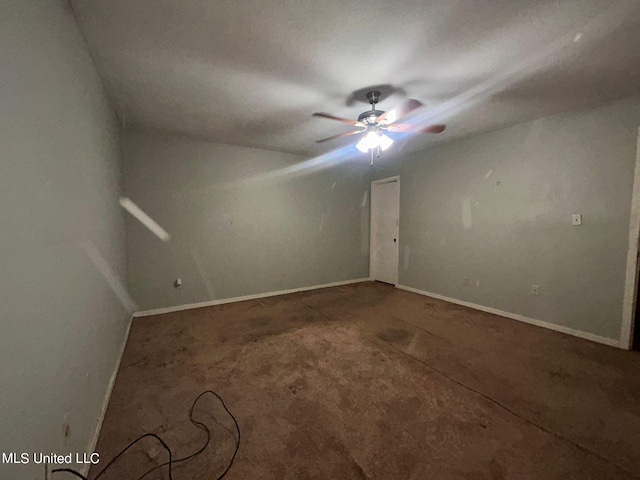 empty room featuring ceiling fan