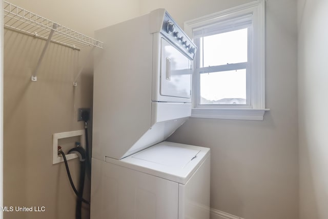 25 Oak Alley Ln Unit 25, Long Beach, MS 39560 - laundry area with stacked washer and clothes dryer