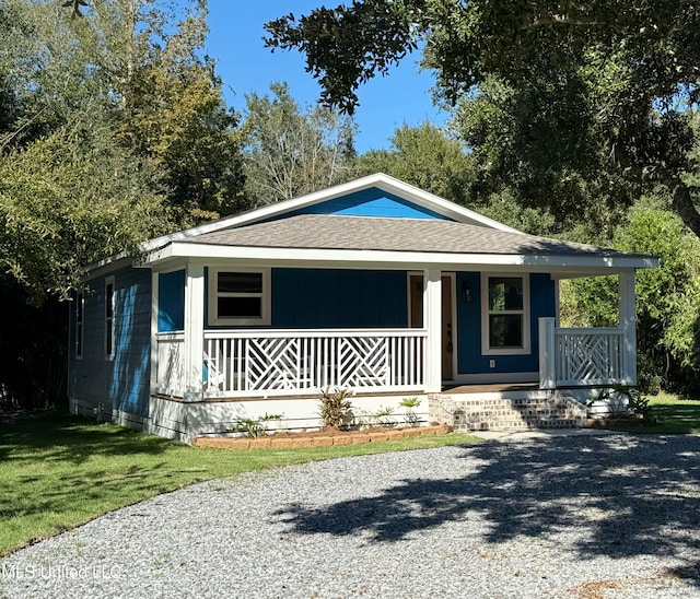 view of front of house featuring a porch and a front yard