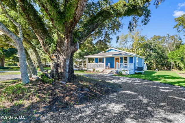 view of front of home featuring a front lawn and covered porch