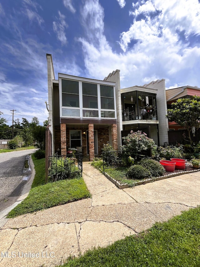 2501 Gulf Ave Unit 22, Gulfport, MS 39501 - view of front of property with a balcony, a porch, and brick siding