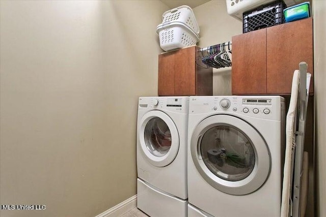 19101 Rucks Krans Rd, Moss Point, MS 39562 - laundry room with washing machine and clothes dryer and baseboards