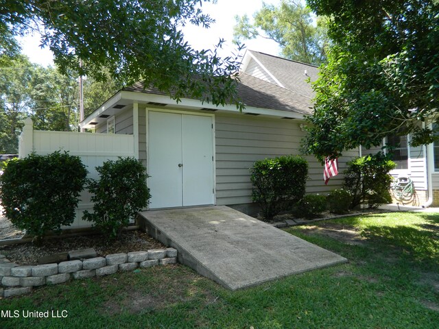 view of outdoor structure with a lawn