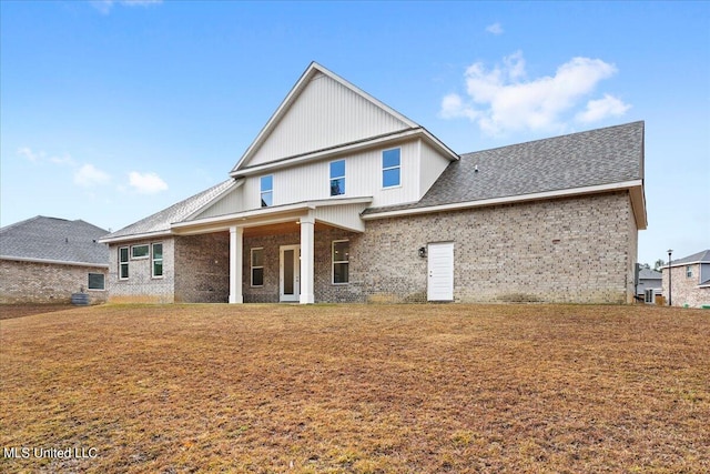 back of house featuring a lawn