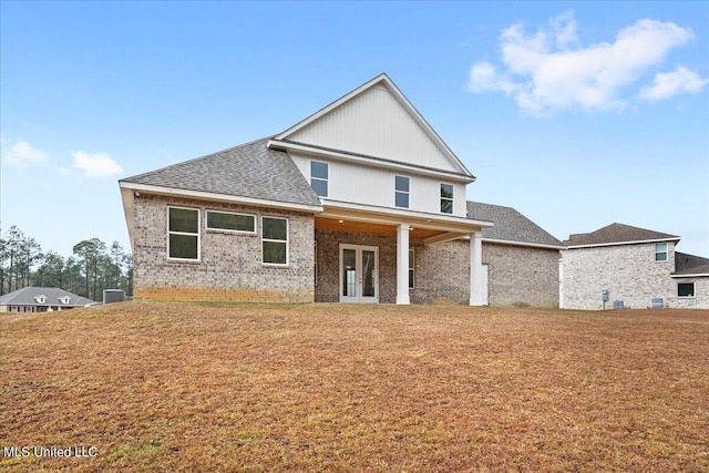 view of front of home featuring a front yard