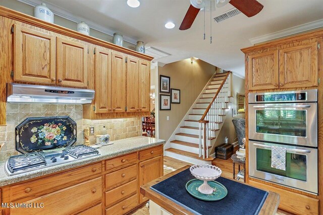 kitchen featuring a ceiling fan, visible vents, appliances with stainless steel finishes, tasteful backsplash, and under cabinet range hood
