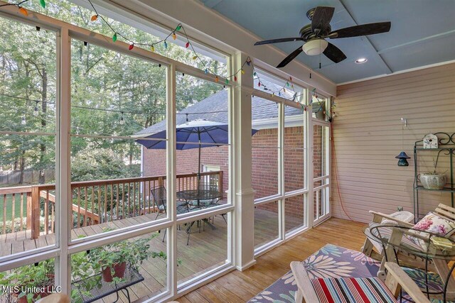 sunroom with a ceiling fan