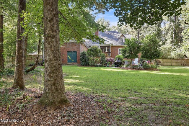 view of yard featuring fence