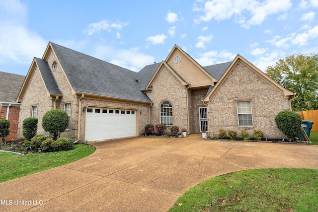 view of front of house featuring a front lawn and a garage