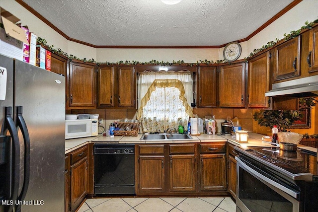 kitchen featuring sink, crown molding, a textured ceiling, light tile patterned floors, and appliances with stainless steel finishes