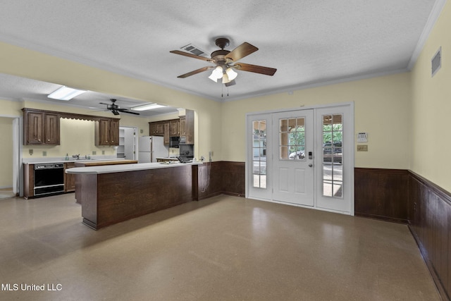 160 Marblehead Ct, Jackson, MS 39211 - kitchen with black appliances, a ceiling fan, a textured ceiling, wainscoting, and a peninsula
