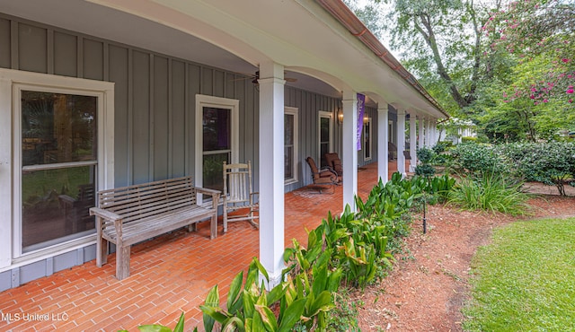 view of patio / terrace with covered porch