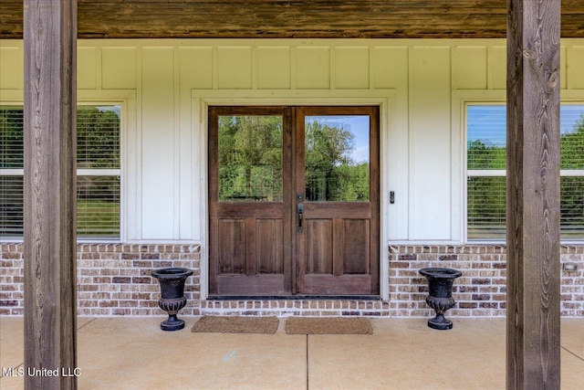 335 Aaron Rd, Sarah, MS 38665 - entrance to property with brick siding and board and batten siding