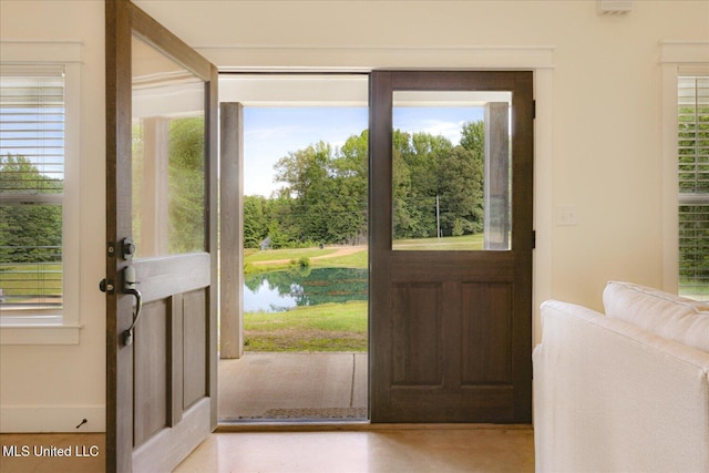 335 Aaron Rd, Sarah, MS 38665 - foyer entrance with a water view