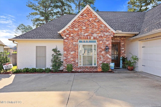 view of front of house featuring a garage