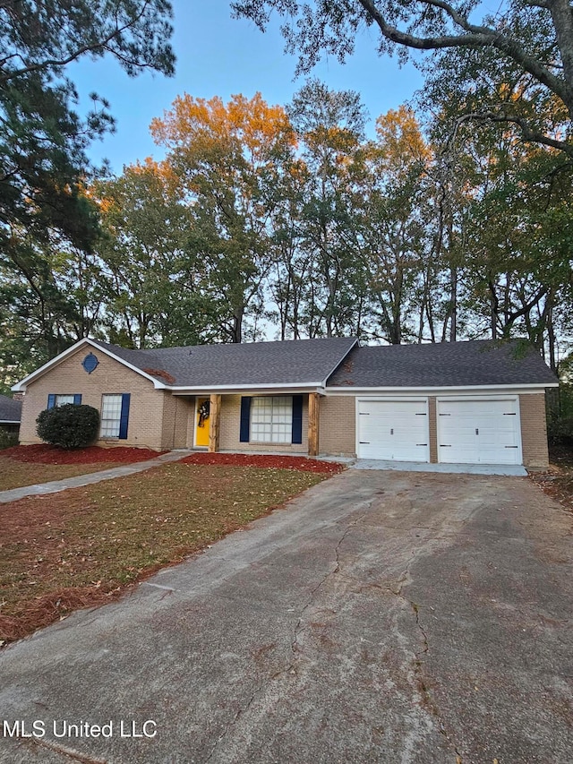 view of front facade featuring a garage and a front lawn