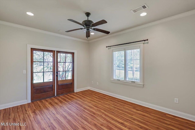 foyer with hardwood / wood-style floors, crown molding, and ceiling fan