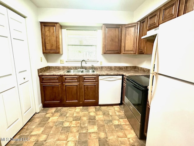6 Dogwood Cir, Diamondhead, MS 39525 - kitchen featuring white appliances, a sink, under cabinet range hood, dark countertops, and stone finish floors