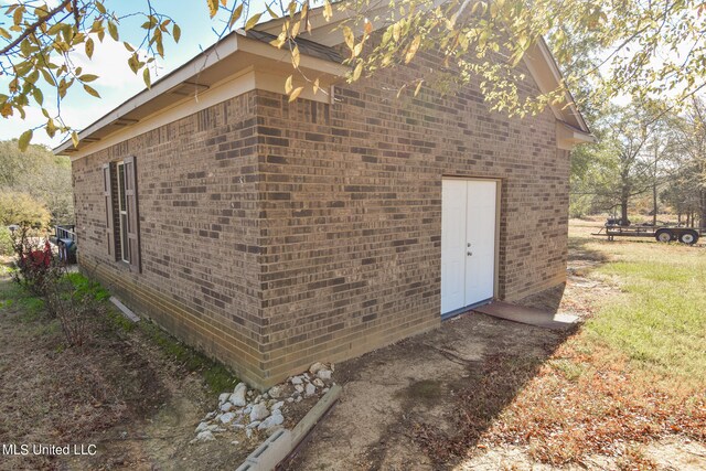 view of outbuilding