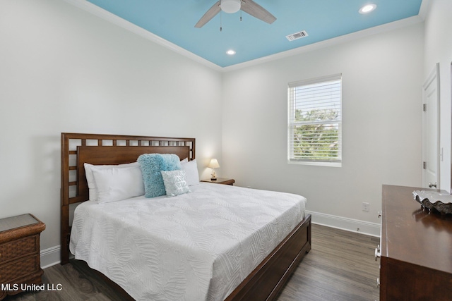 bedroom with ornamental molding, dark hardwood / wood-style floors, and ceiling fan