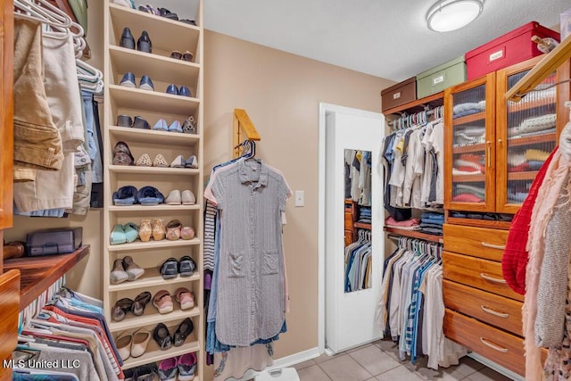 walk in closet featuring tile patterned floors