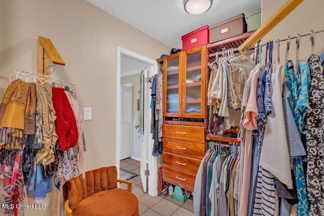 walk in closet with light tile patterned flooring