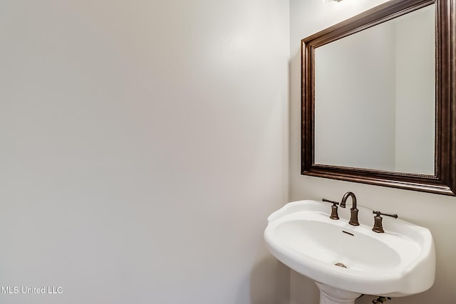 bathroom featuring sink