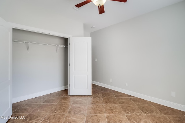 unfurnished bedroom with ceiling fan and a closet