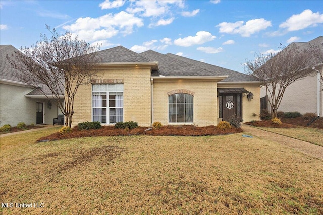 view of front of house featuring a front yard