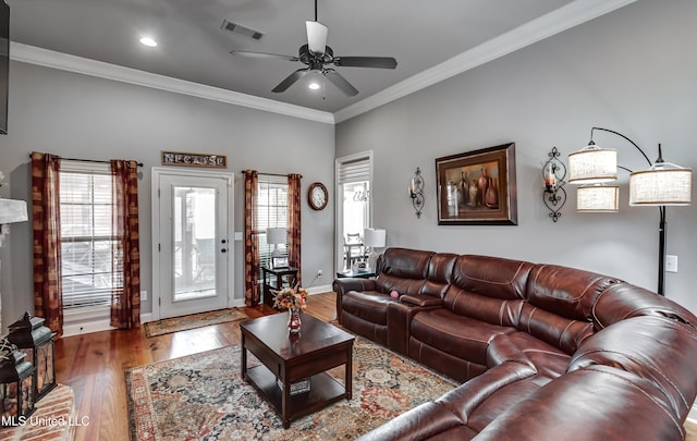 living area with visible vents, crown molding, ceiling fan, recessed lighting, and wood finished floors