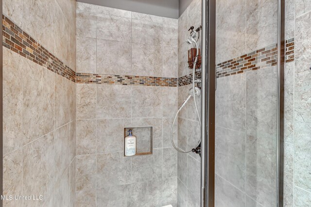 details featuring a tile shower