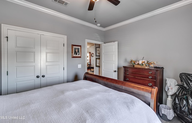 bedroom featuring ceiling fan, visible vents, a closet, and ornamental molding