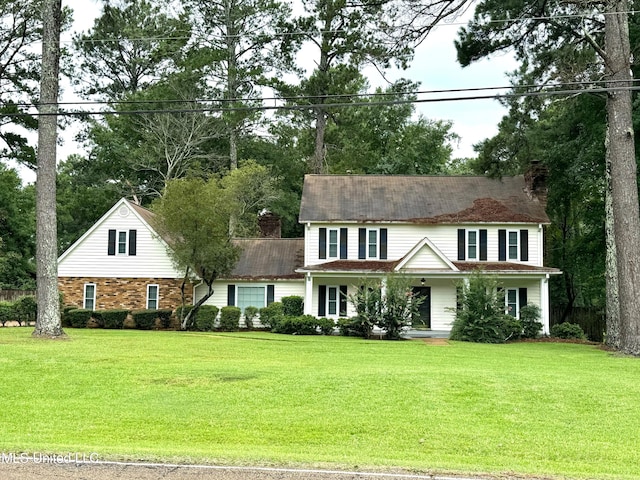 view of front of property with a front yard