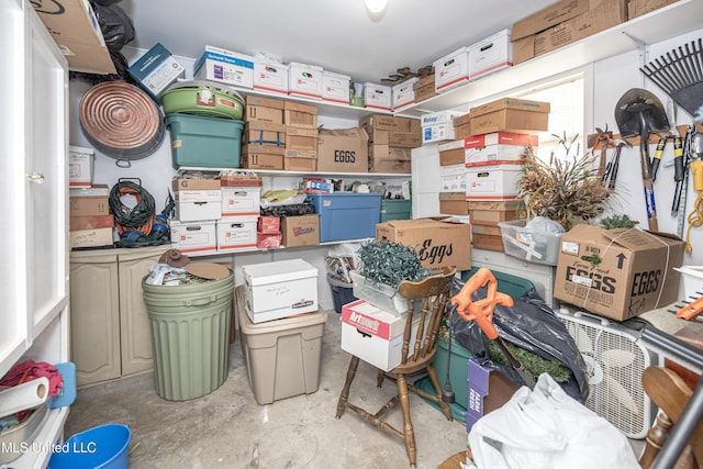 10001 Echo Glen Dr, Moss Point, MS 39562 - view of storage room