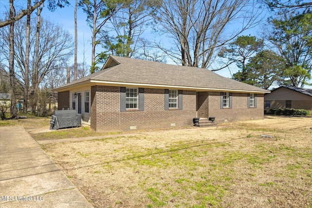 310 Lafayette St, Senatobia, MS 38668 - exterior space featuring crawl space, a front yard, and brick siding