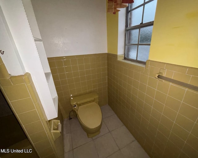 4805 Washington Ave, Gulfport, MS 39507 - bathroom featuring tile walls, tile patterned flooring, and wainscoting