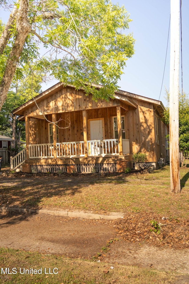 view of front of home featuring covered porch